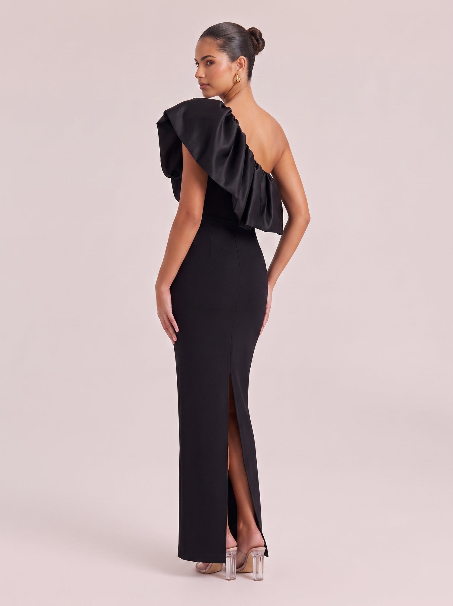 Black One-Shoulder Large Three-Dimensional Ruffled Deep V Slim-Fit Hip Long Banquet Gown