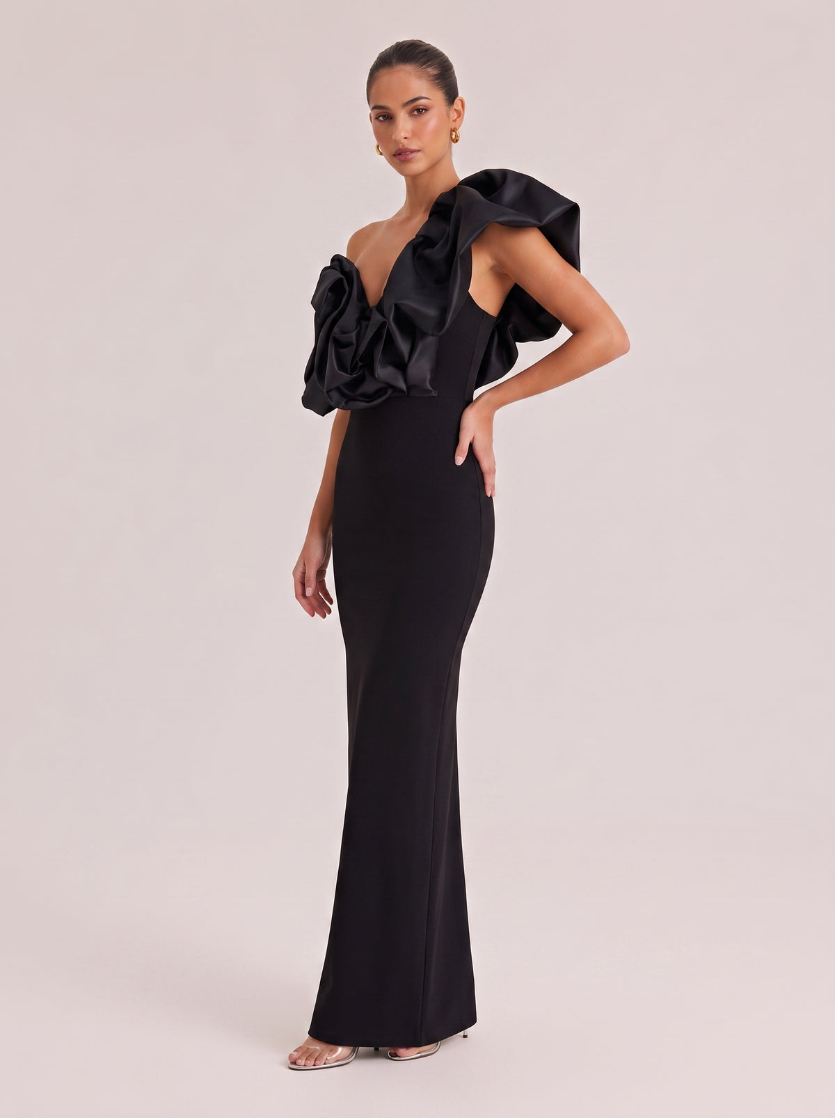 Black One-Shoulder Large Three-Dimensional Ruffled Deep V Slim-Fit Hip Long Banquet Gown